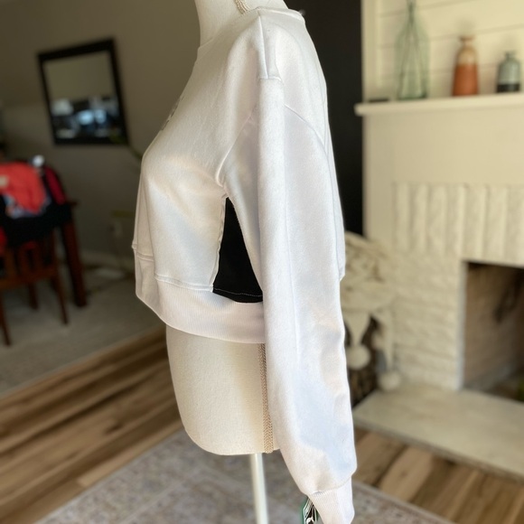 Puma crop long sleeve sweatshirt white size Xsmall NWT - Picture 3 of 9